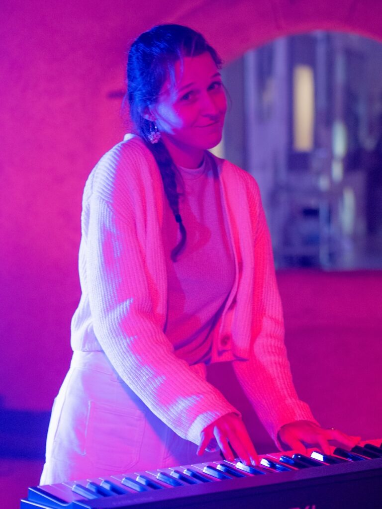 OLYMPUS DIGITAL CAMERA